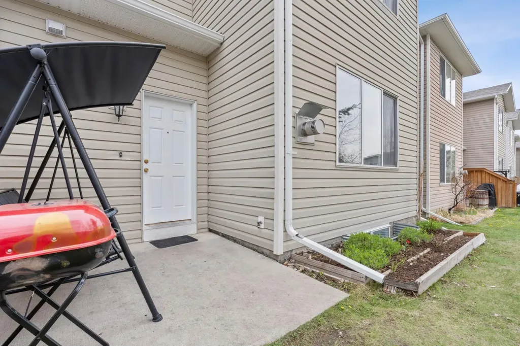 27 Bridleridge View SW Calgary AB T2Y 0A7