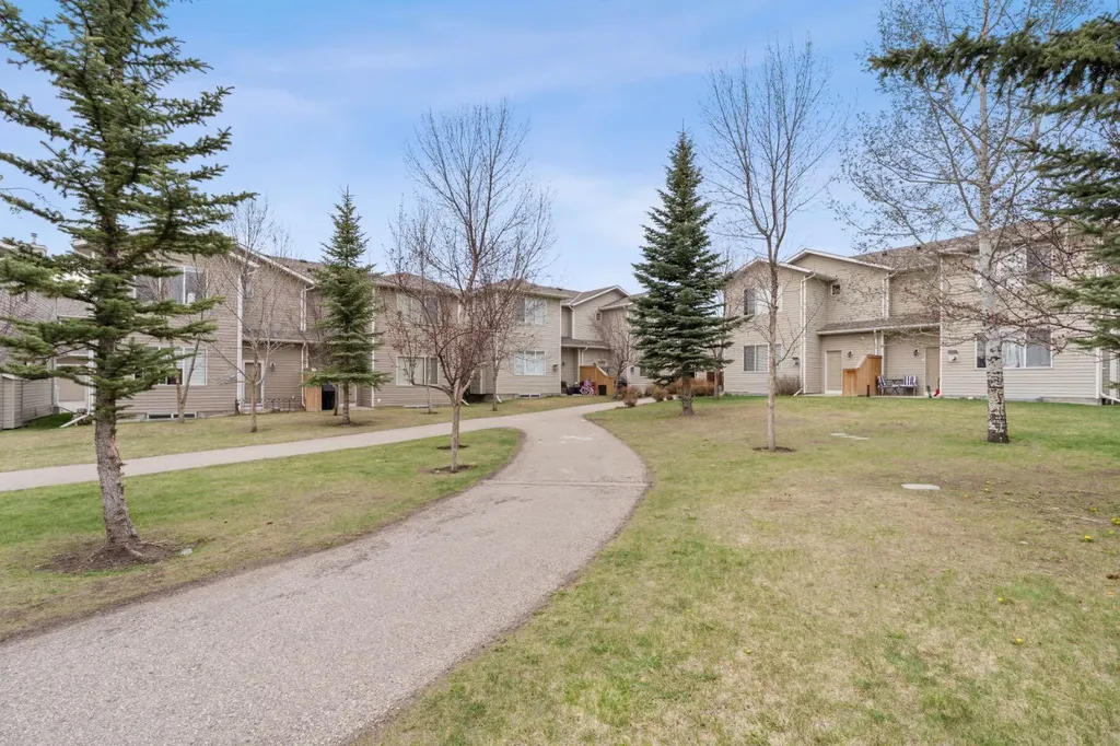 27 Bridleridge View SW Calgary AB T2Y 0A7