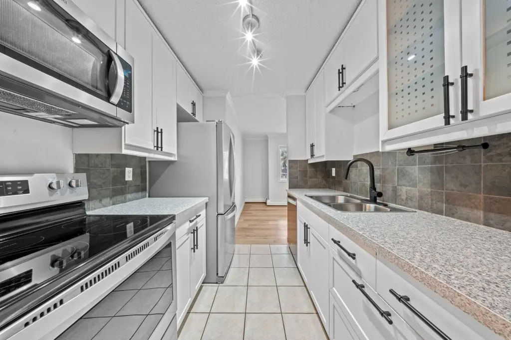 732 57 Avenue SW Calgary AB T2V0H4