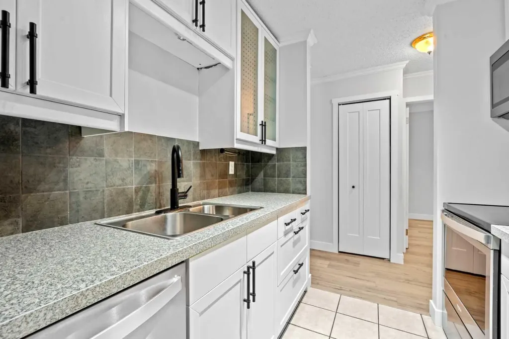 732 57 Avenue SW Calgary AB T2V0H4