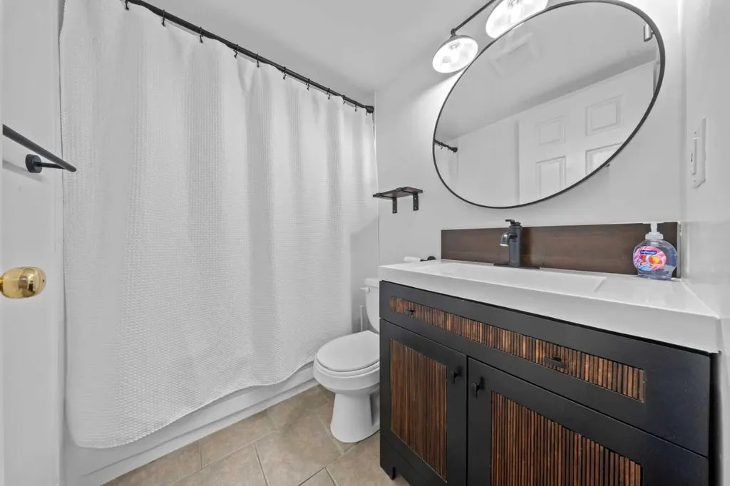 732 57 Avenue SW Calgary AB T2V0H4