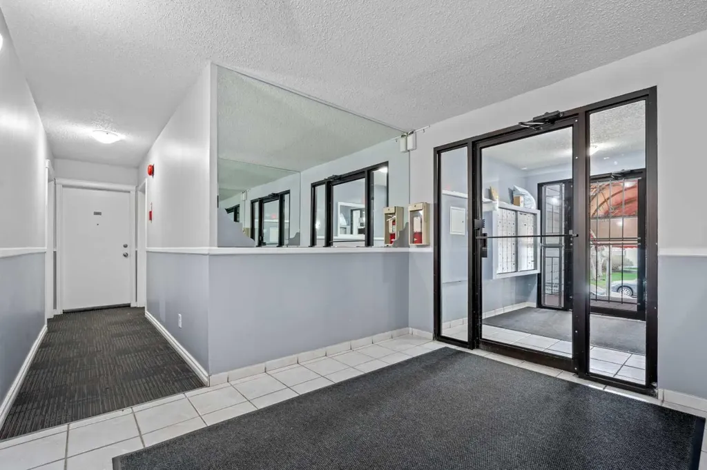 732 57 Avenue SW Calgary AB T2V0H4