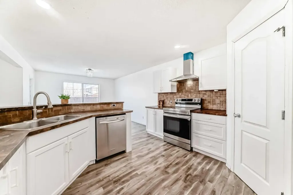 120 Springmere Grove Chestermere AB T1X 0B5