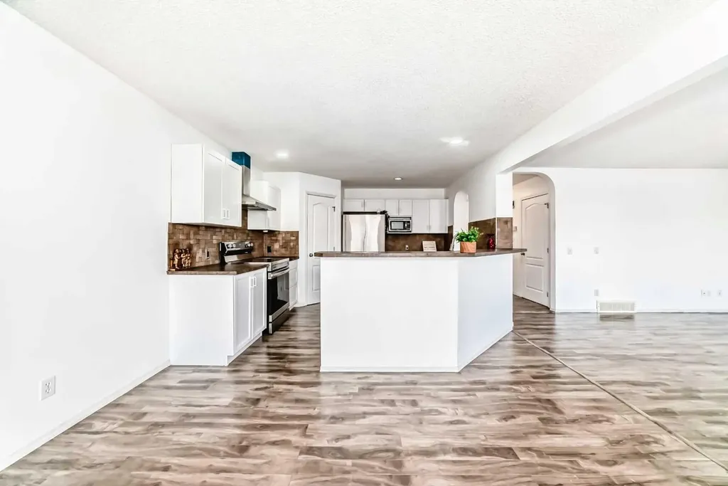 120 Springmere Grove Chestermere AB T1X 0B5