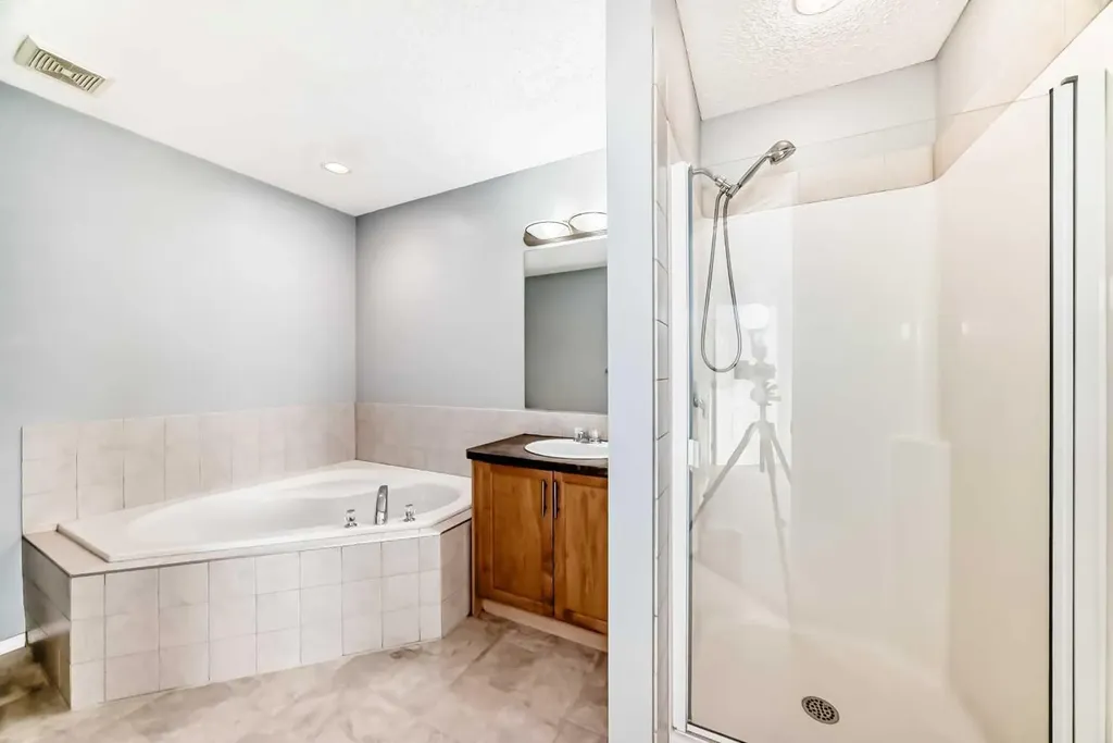 120 Springmere Grove Chestermere AB T1X 0B5