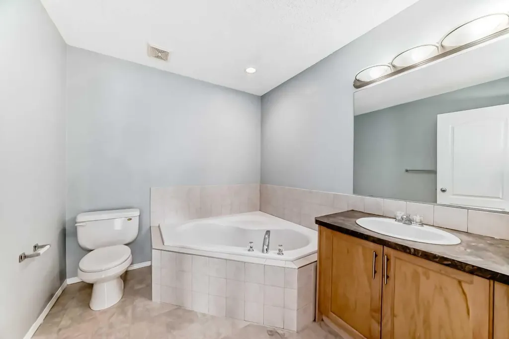 120 Springmere Grove Chestermere AB T1X 0B5