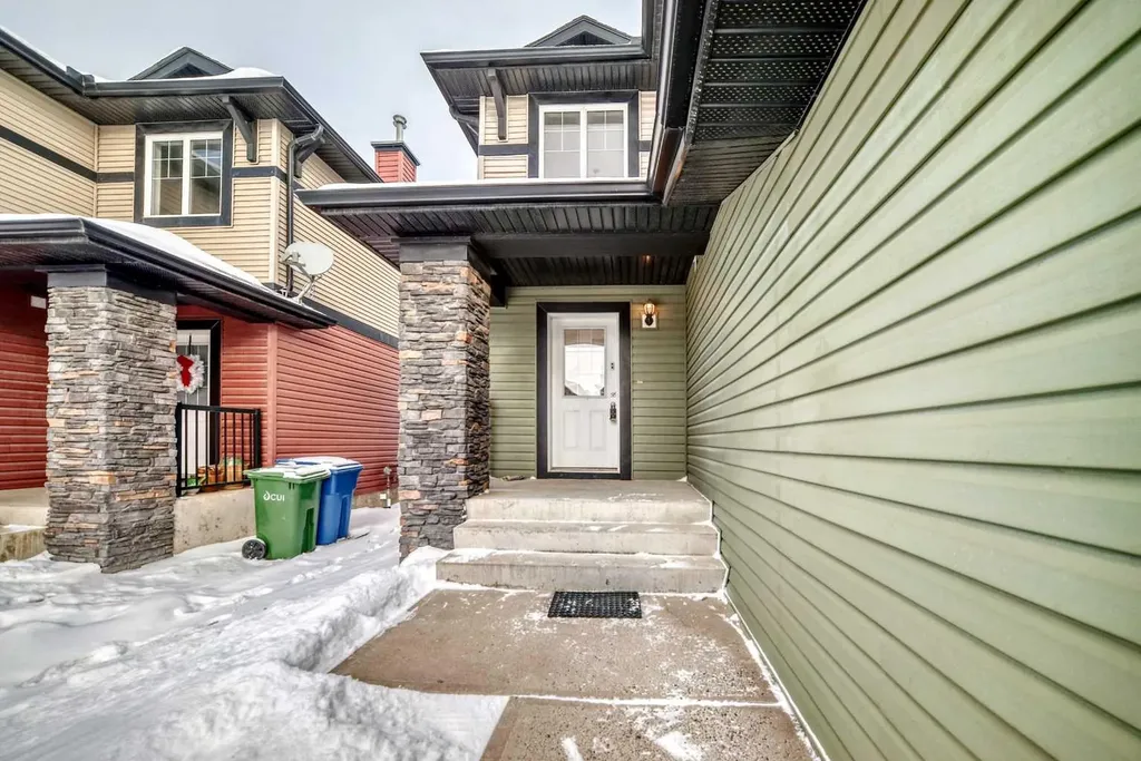 120 Springmere Grove Chestermere AB T1X 0B5