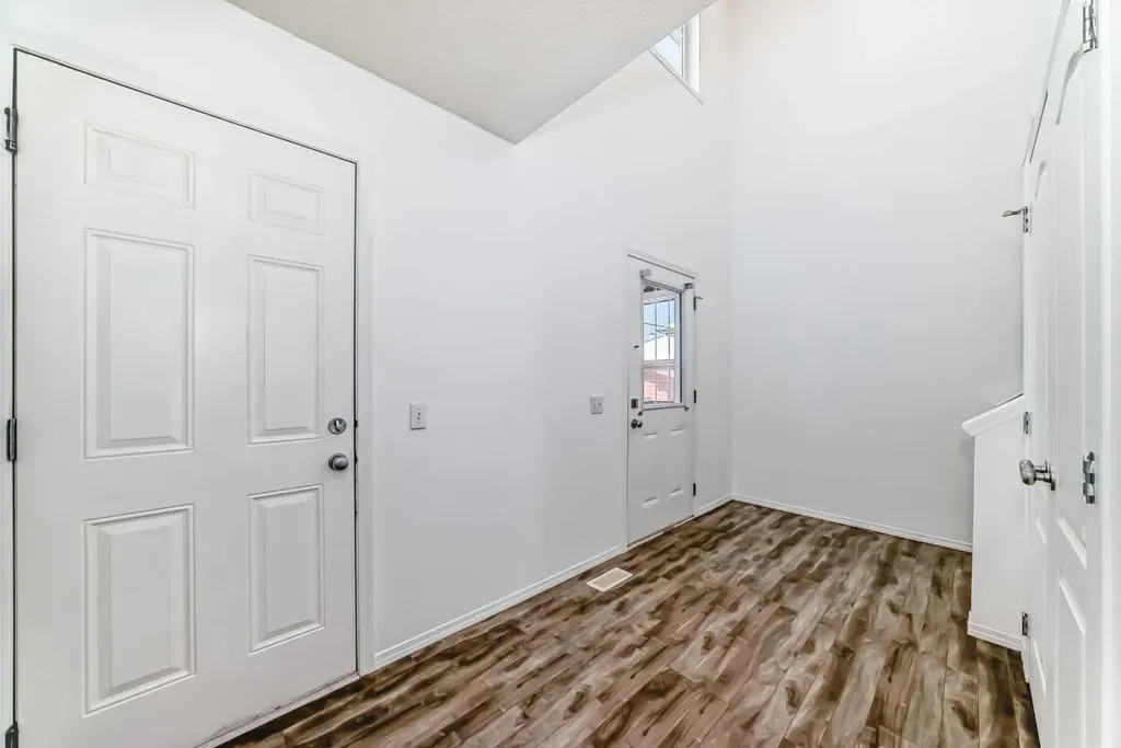 120 Springmere Grove Chestermere AB T1X 0B5