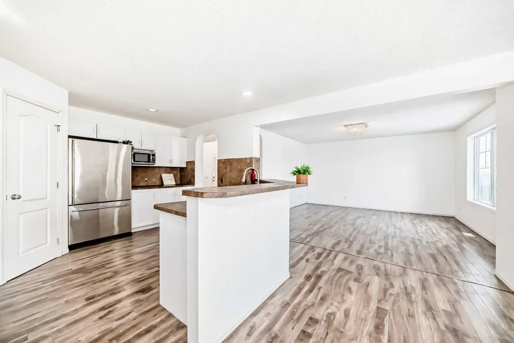 120 Springmere Grove Chestermere AB T1X 0B5