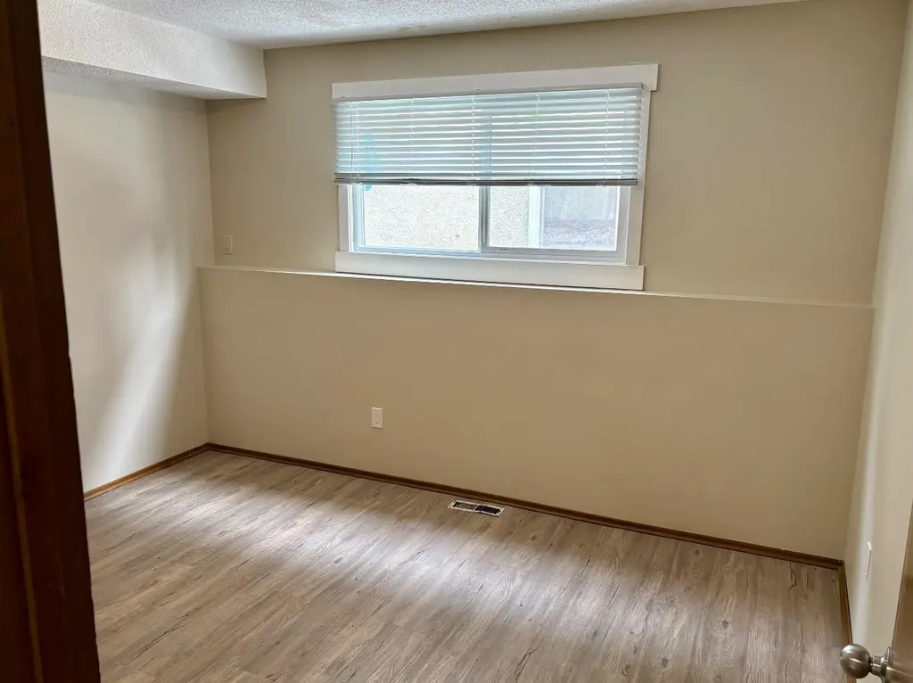 4828 Varsity Drive NW Calgary AB T3A 1A3
