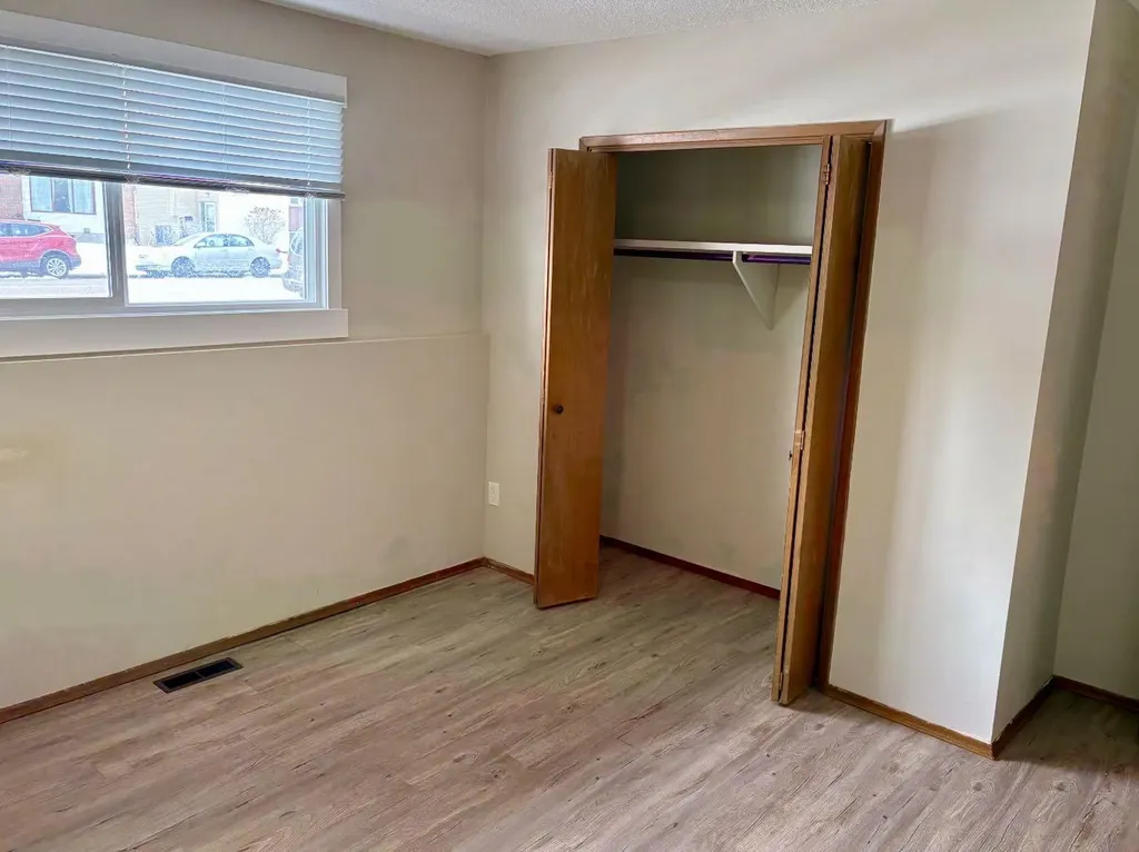 4828 Varsity Drive NW Calgary AB T3A 1A3