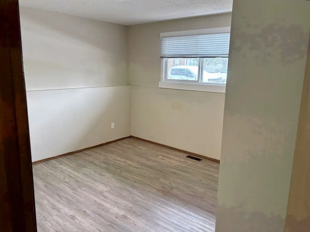 4828 Varsity Drive NW Calgary AB T3A 1A3