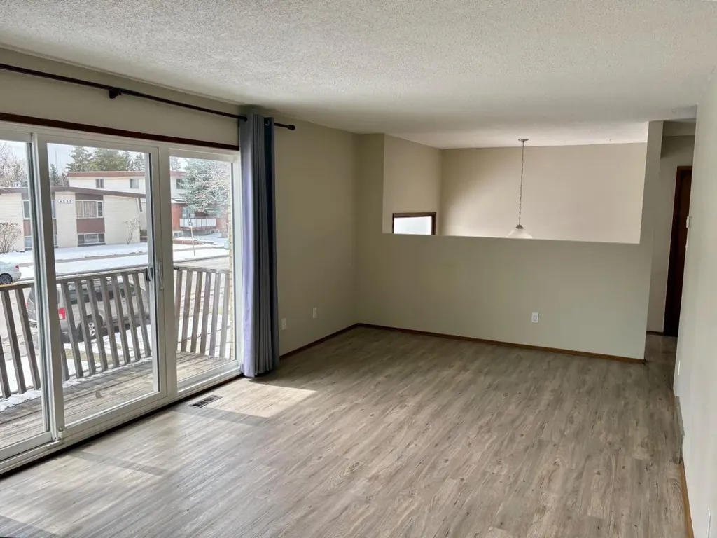 4828 Varsity Drive NW Calgary AB T3A 1A3