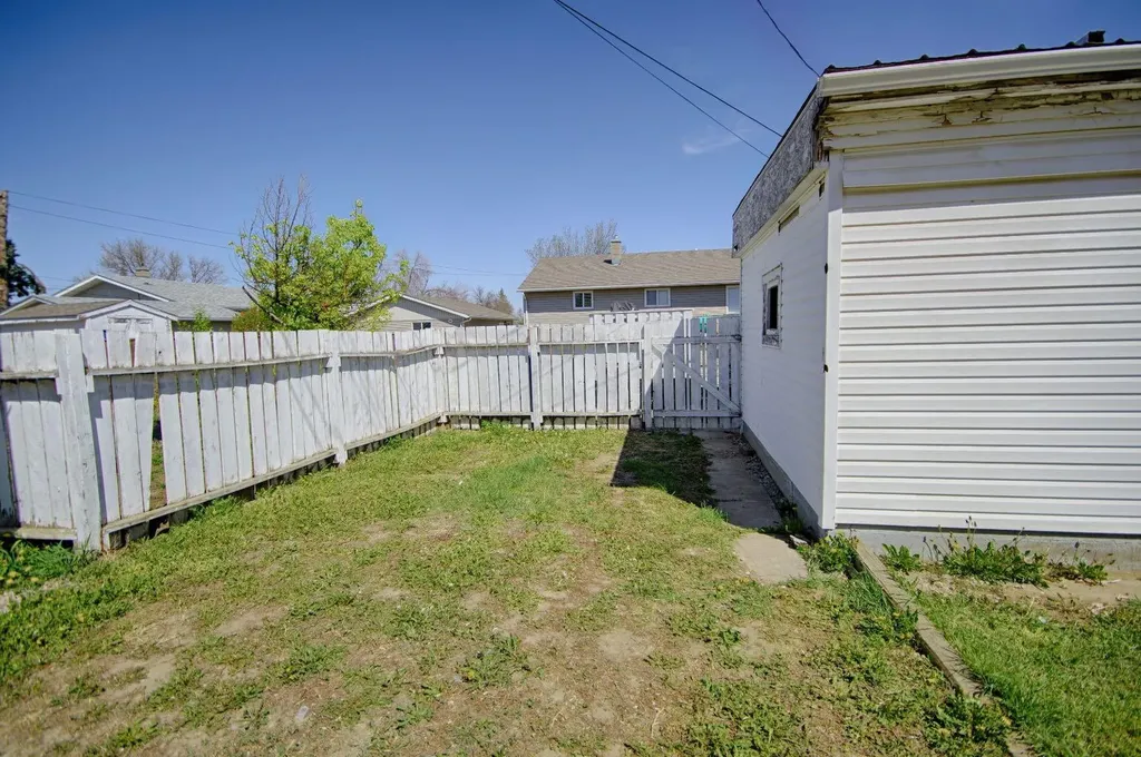 5014 48 Street Taber AB T1G 1H1