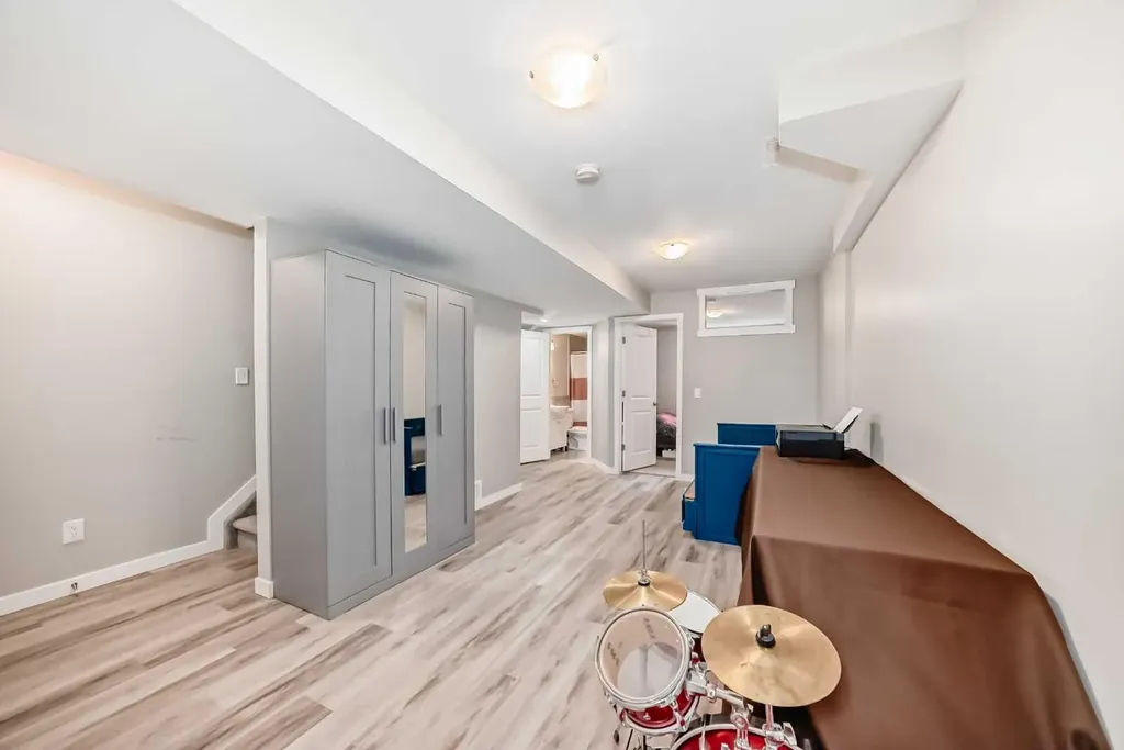 49 Aspen Hills Drive SW Calgary AB T3H 0P8