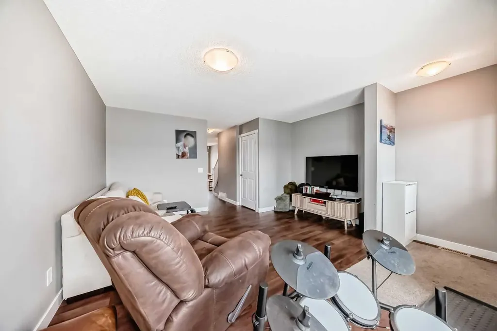 49 Aspen Hills Drive SW Calgary AB T3H 0P8