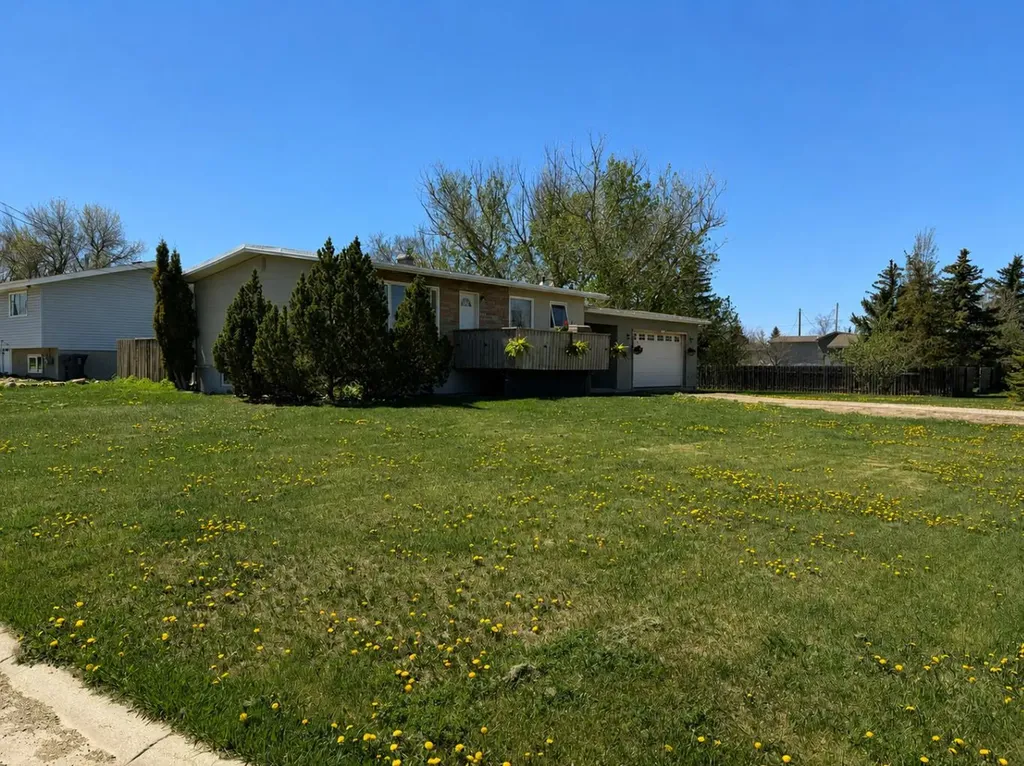 422 3rd Avenue Stirling AB T0K2E0