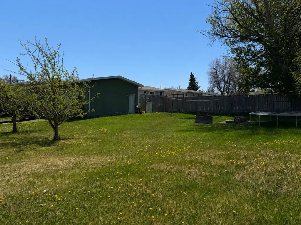 422 3rd Avenue Stirling AB T0K2E0