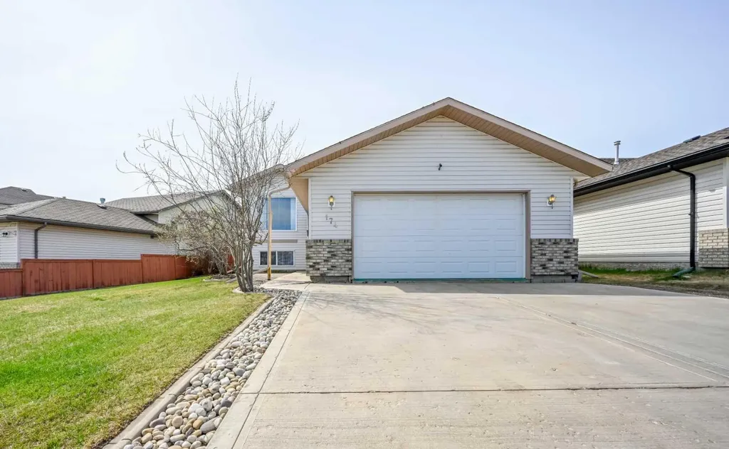 174 Crystal Heights Lane Grande Prairie AB T8X 1R7