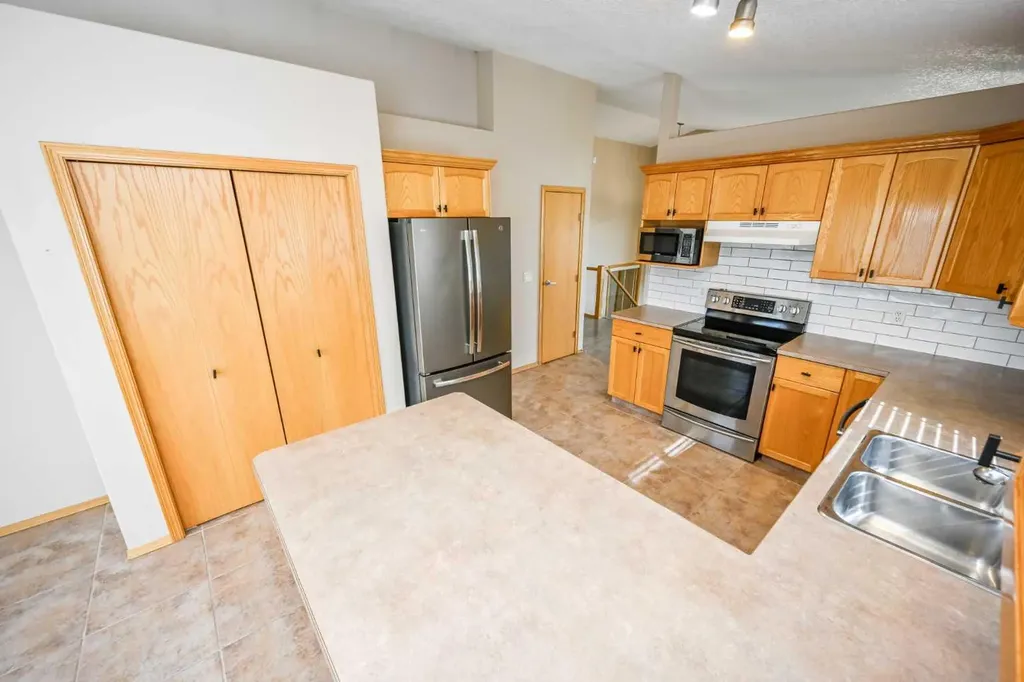 174 Crystal Heights Lane Grande Prairie AB T8X 1R7