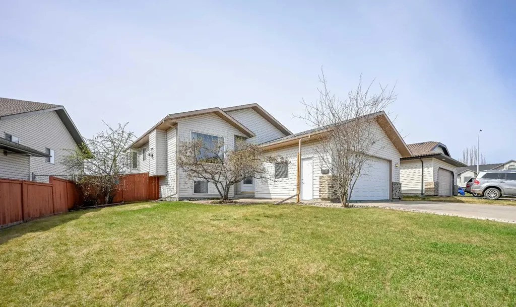 174 Crystal Heights Lane Grande Prairie AB T8X 1R7