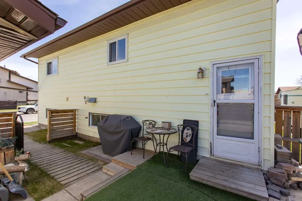 114 Dawson Street Red Deer AB T4R1Y9