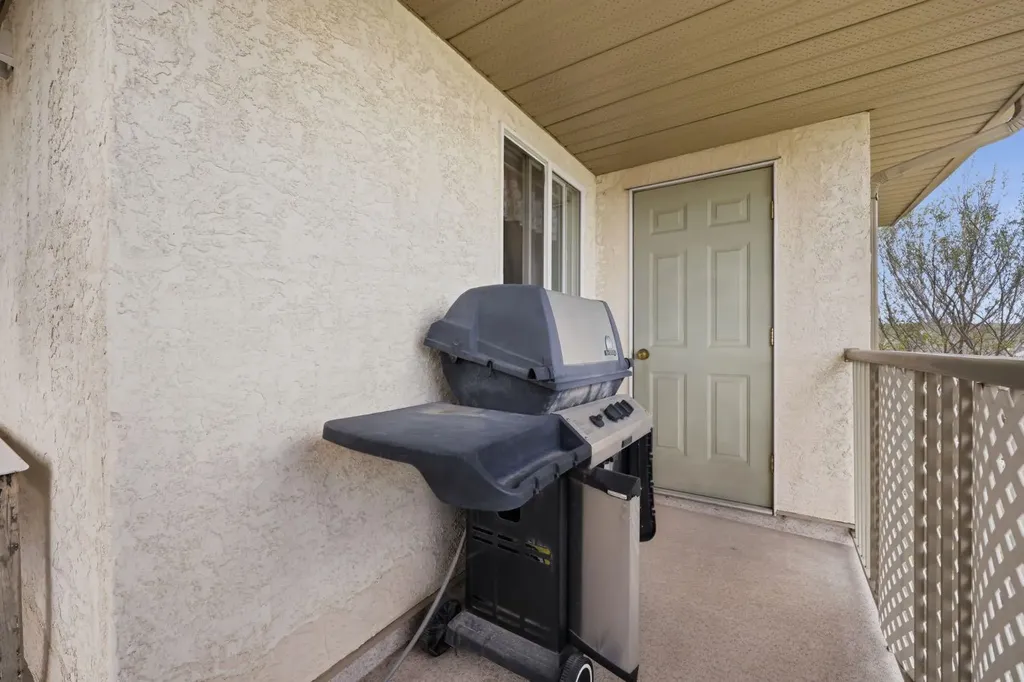 20 Harvest Rose Park NE Calgary AB T3K 4Z1