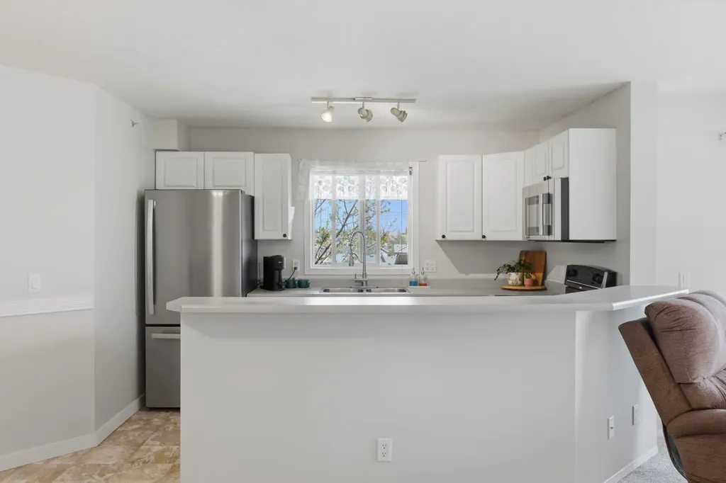 20 Harvest Rose Park NE Calgary AB T3K 4Z1