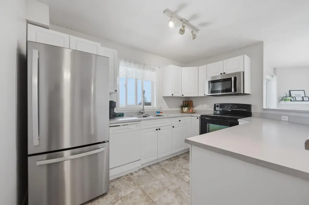 20 Harvest Rose Park NE Calgary AB T3K 4Z1