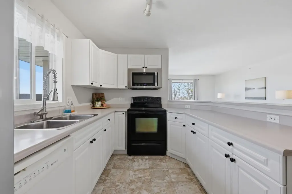 20 Harvest Rose Park NE Calgary AB T3K 4Z1