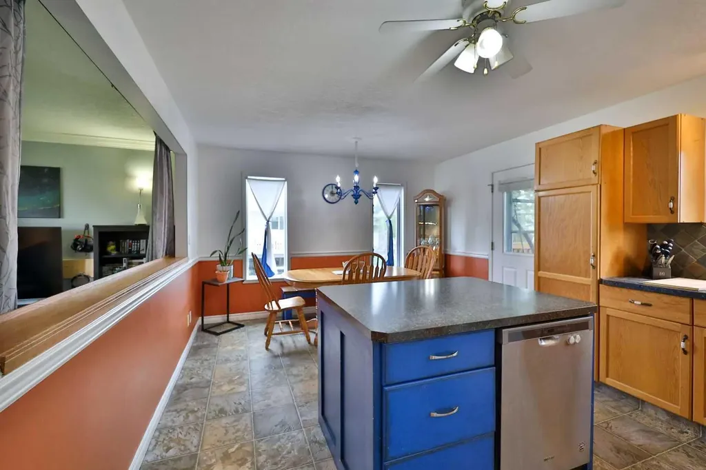 124 N 2 Street E Magrath AB T0K 1J0