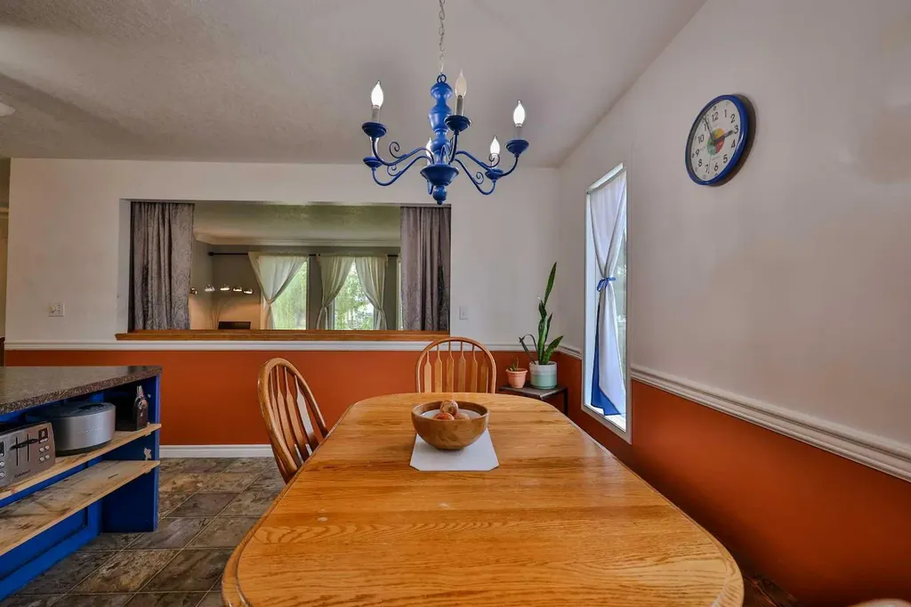 124 N 2 Street E Magrath AB T0K 1J0