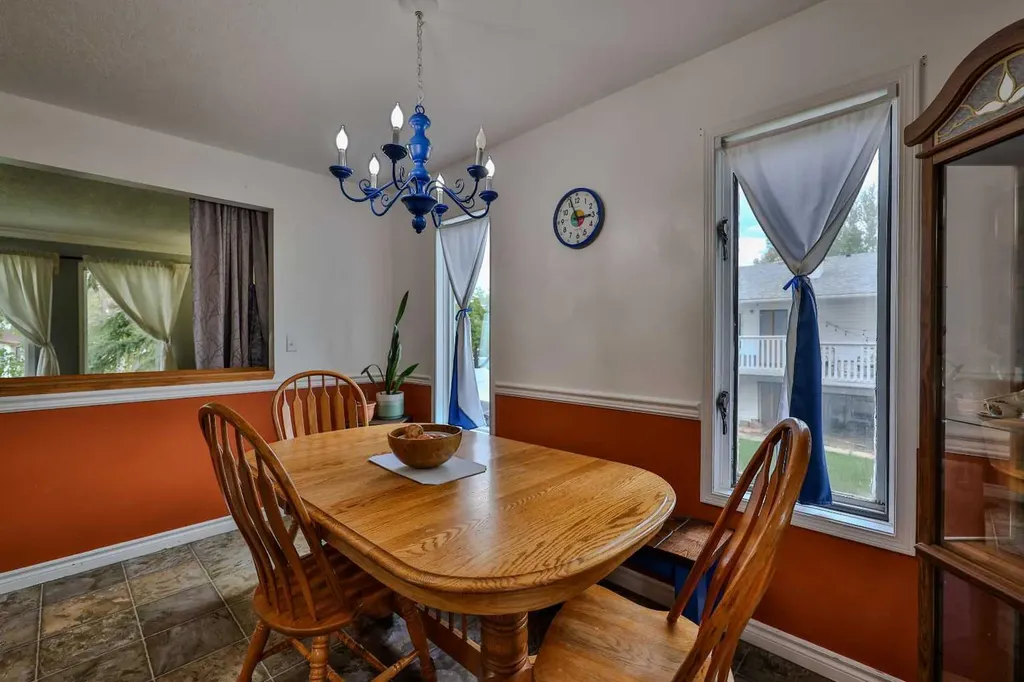 124 N 2 Street E Magrath AB T0K 1J0