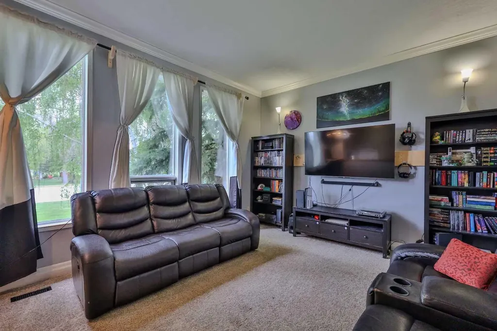 124 N 2 Street E Magrath AB T0K 1J0