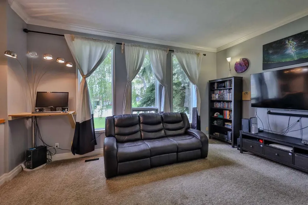 124 N 2 Street E Magrath AB T0K 1J0