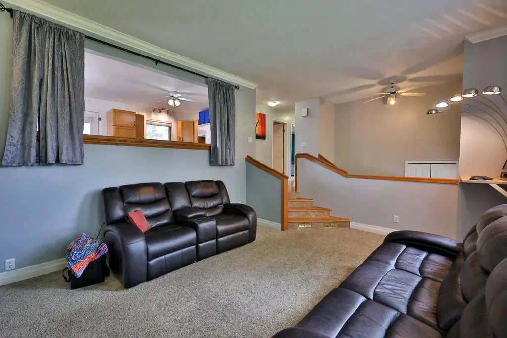 124 N 2 Street E Magrath AB T0K 1J0