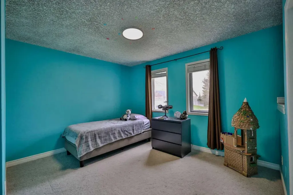 124 N 2 Street E Magrath AB T0K 1J0