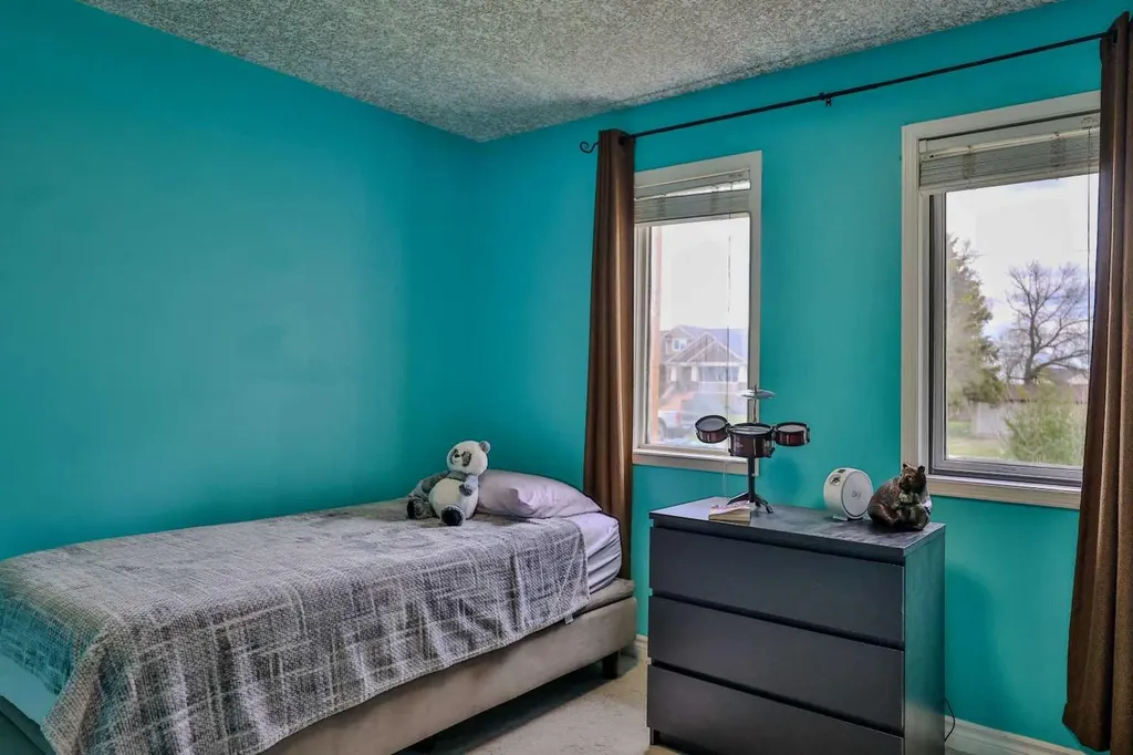 124 N 2 Street E Magrath AB T0K 1J0