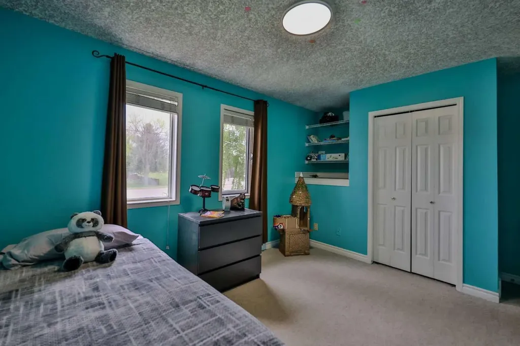 124 N 2 Street E Magrath AB T0K 1J0