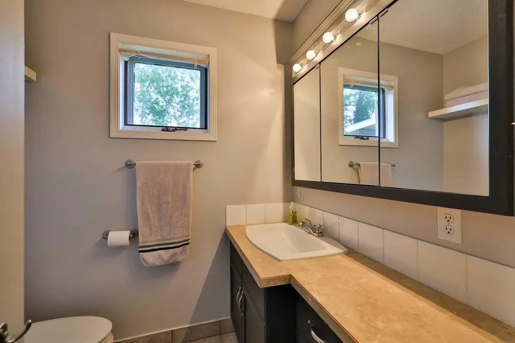 124 N 2 Street E Magrath AB T0K 1J0