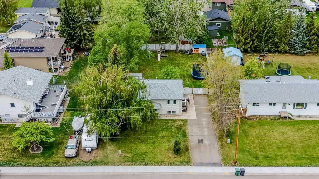 124 N 2 Street E Magrath AB T0K 1J0