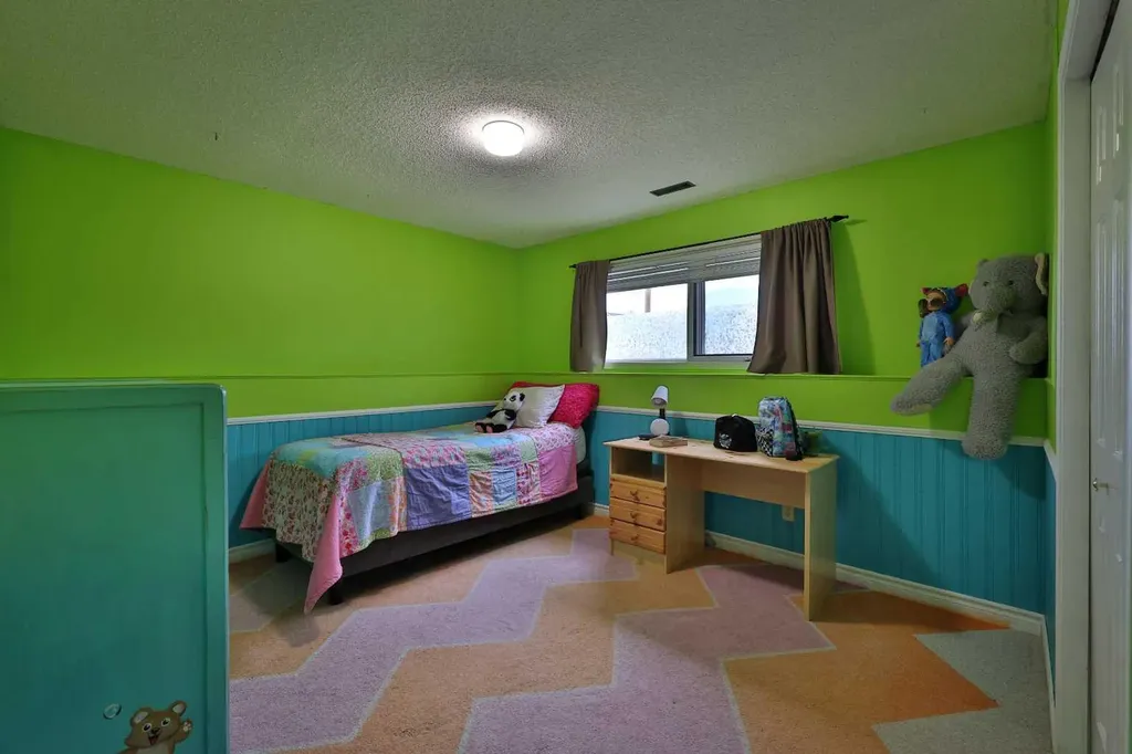 124 N 2 Street E Magrath AB T0K 1J0