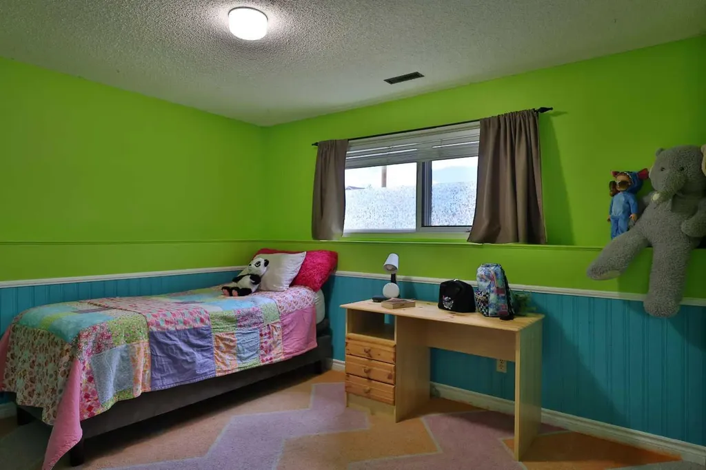 124 N 2 Street E Magrath AB T0K 1J0