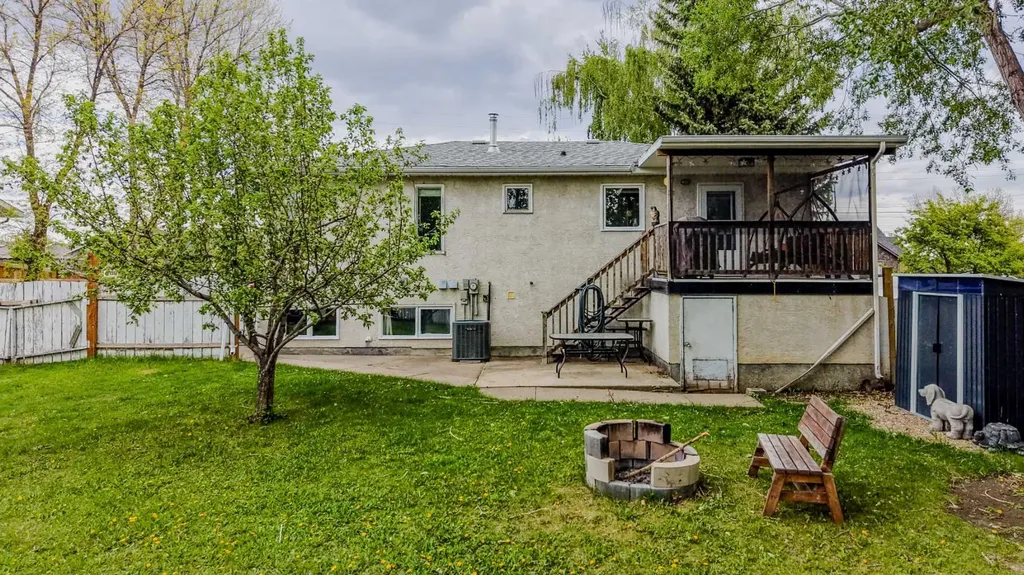124 N 2 Street E Magrath AB T0K 1J0