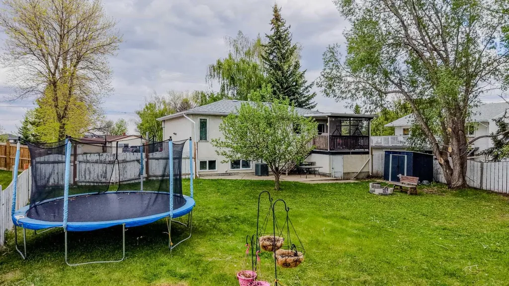 124 N 2 Street E Magrath AB T0K 1J0