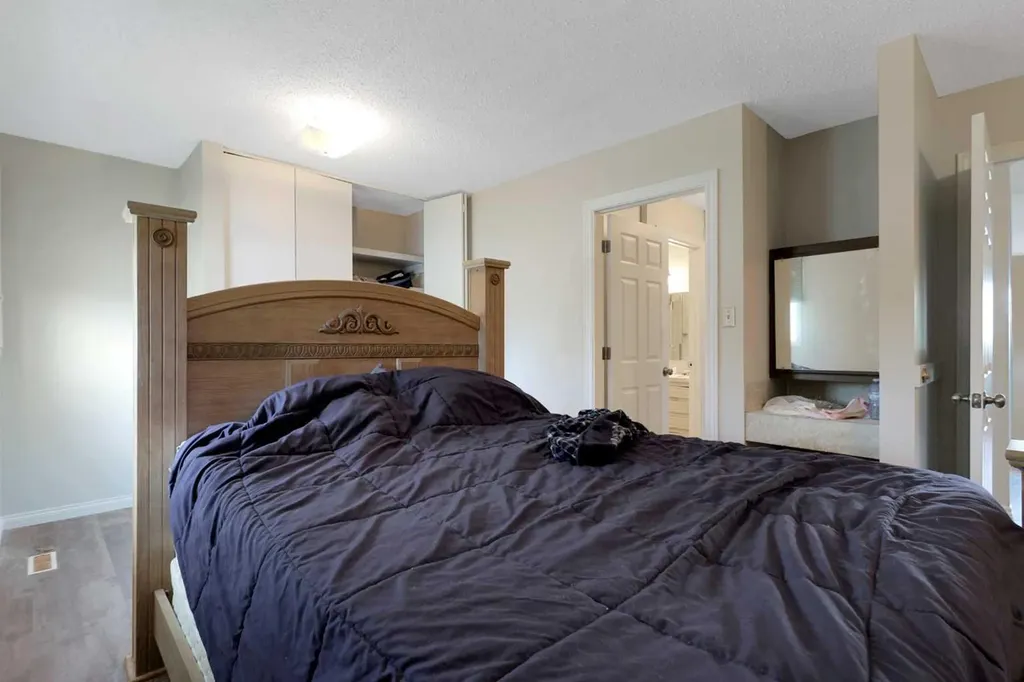 5009 & 5011 Shull Street Blackfalds AB T0M 0J0
