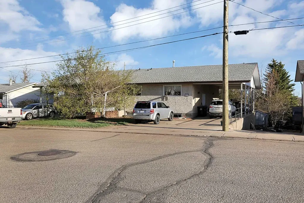 5009 & 5011 Shull Street Blackfalds AB T0M 0J0