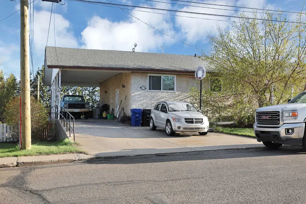 5009 & 5011 Shull Street Blackfalds AB T0M 0J0