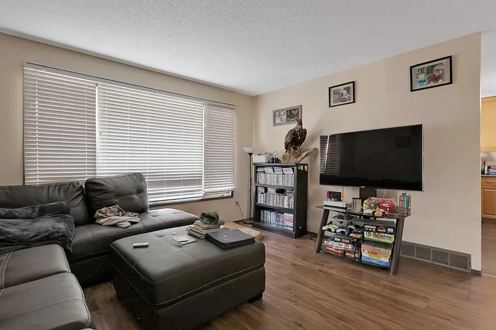 5009 & 5011 Shull Street Blackfalds AB T0M 0J0