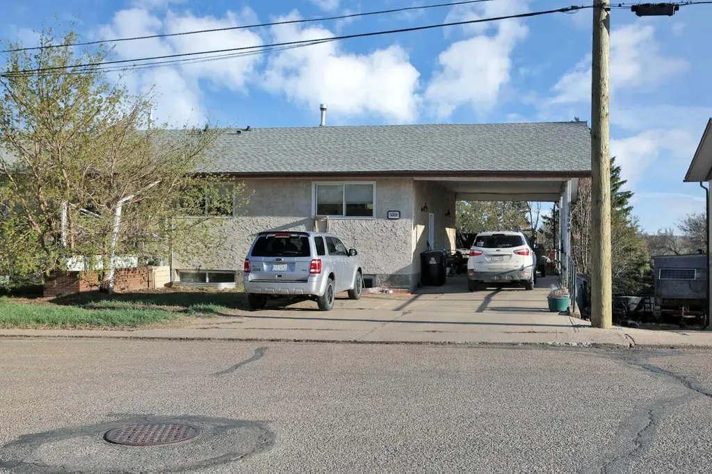 5009 & 5011 Shull Street Blackfalds AB T0M 0J0
